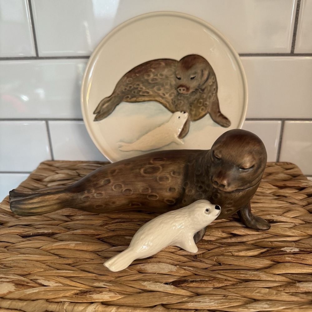 Goebel Mothers series 7th Edition Seal Momma And Baby plate And Figure